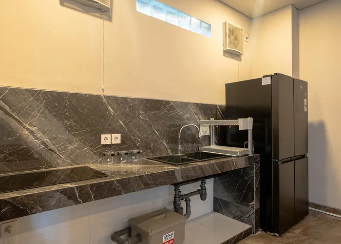 Гостевой дом Miles Coliving Bali, Close To Seminyak And Canggu Керобокан